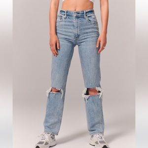 Ultra High Rise 90s Straight Jean- Light ripped medium wash Size 26 Regular